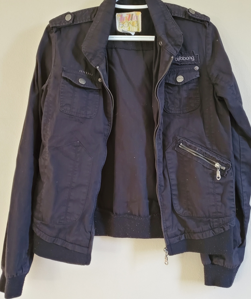 Billabong black sturdy cotton jacket. Ships free!